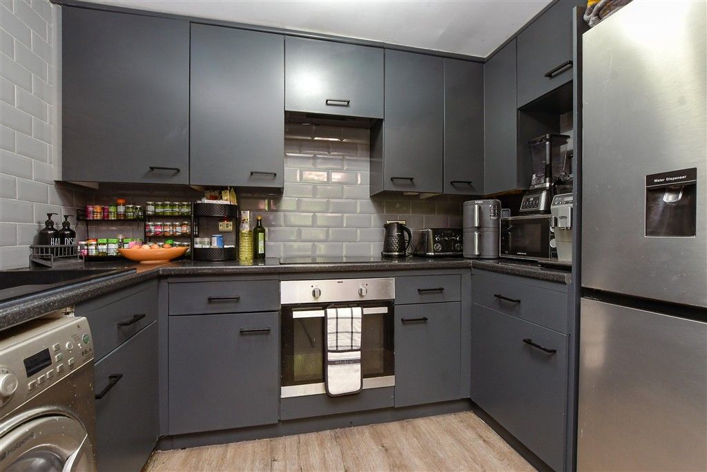 Property photo 3 of 9 Kitchen