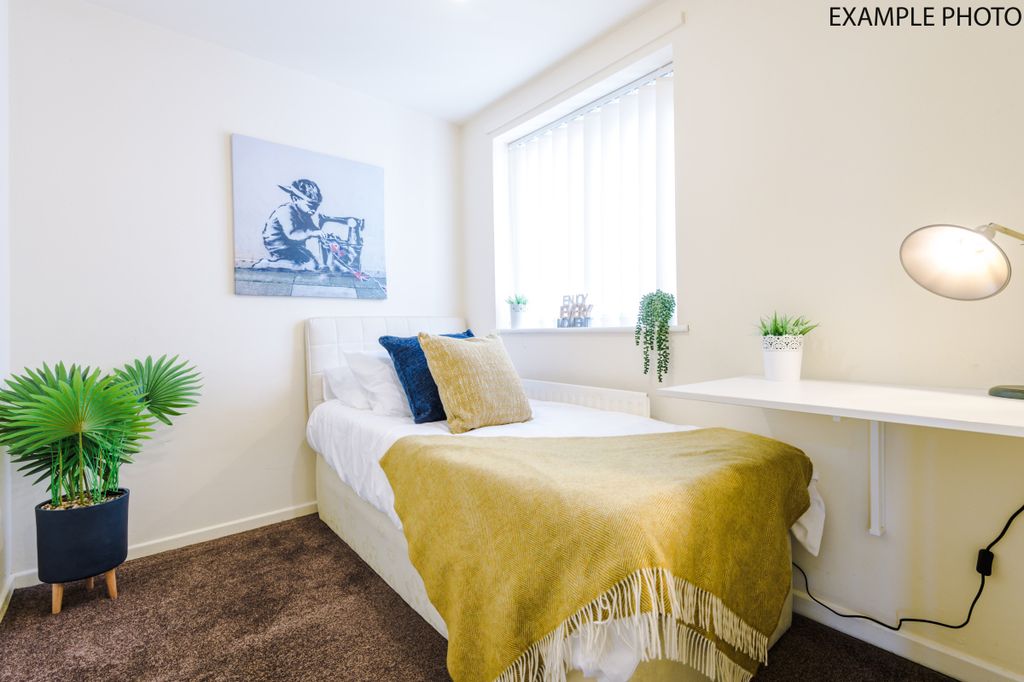 Property photo 2 of 5 82 Lloyd Mansions, Example 2