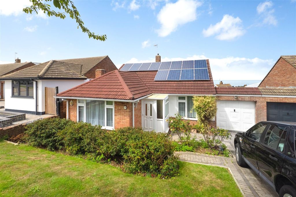 Property photo 1 of 15 Grimthorpe Avenue, Whitstable