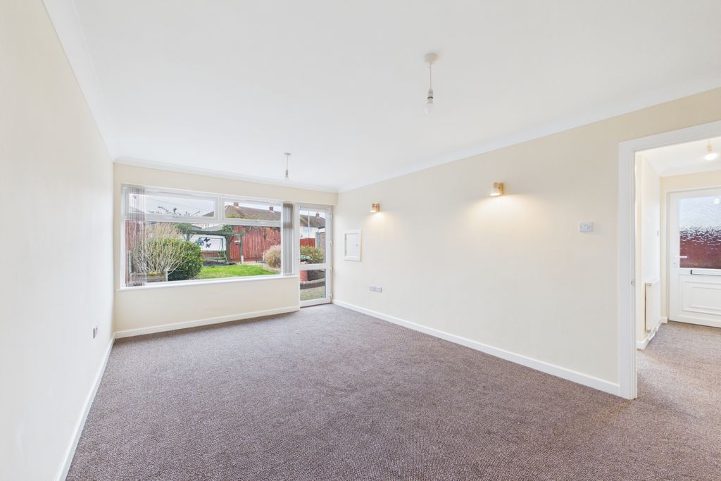 Property photo 3 of 15 Lounge