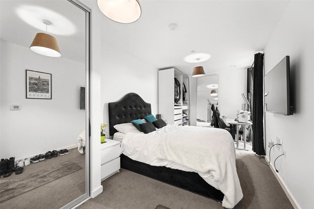 Property photo 2 of 14 Master Bedroom