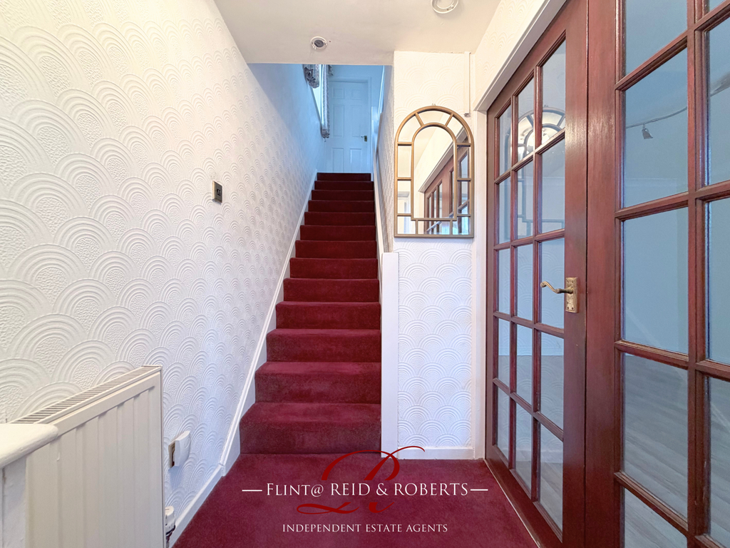 Property photo 2 of 21 Hallway