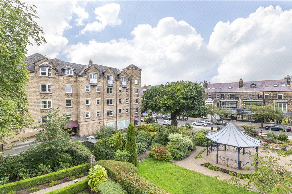 Property photo 1 of 14 Town Centre Location
