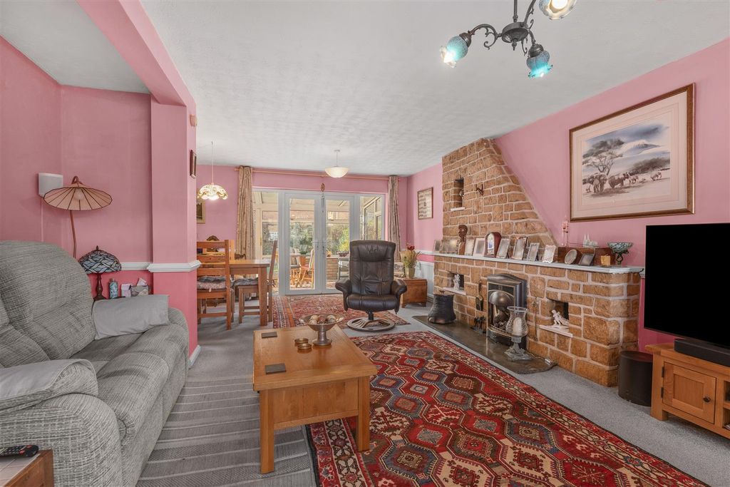 Property photo 3 of 21 2 Hazeldene Gardens, Banbury-6.Jpg