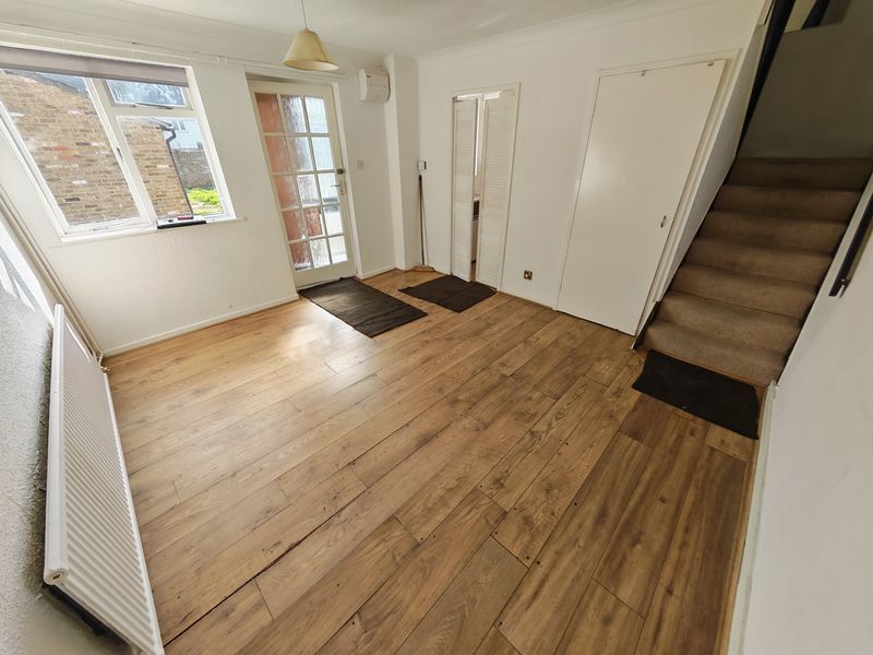 Property photo 3 of 9 Photo 7