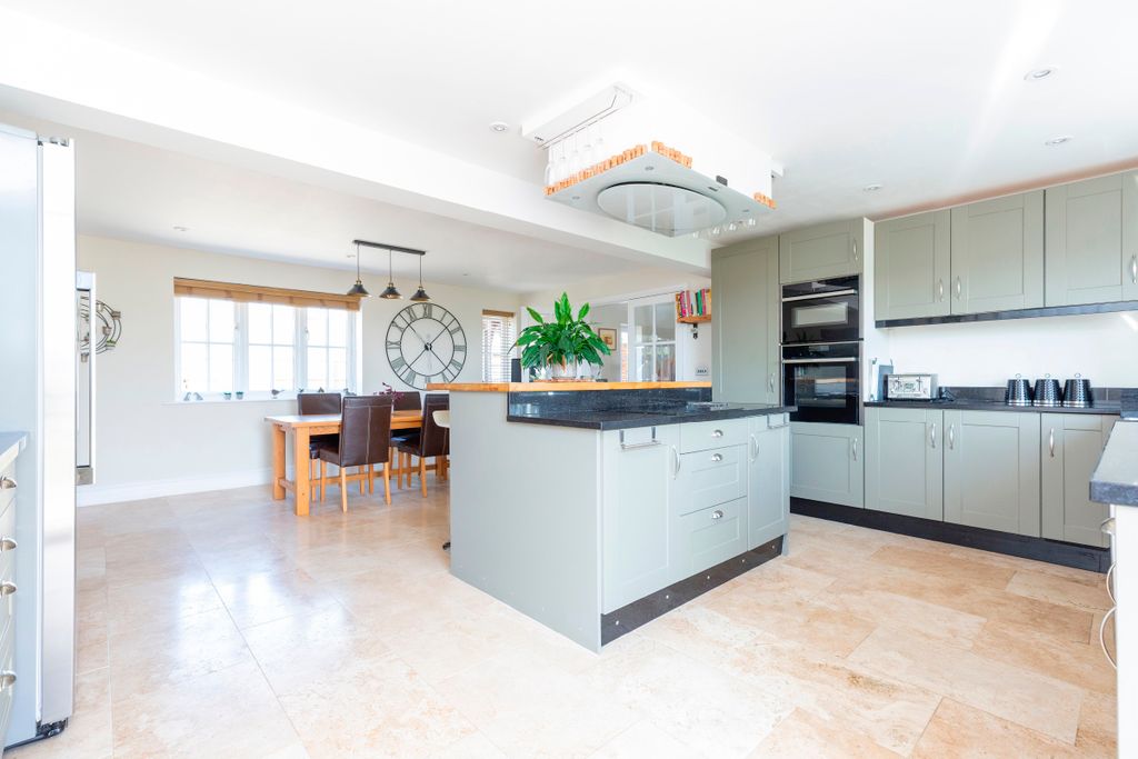 Property photo 3 of 26