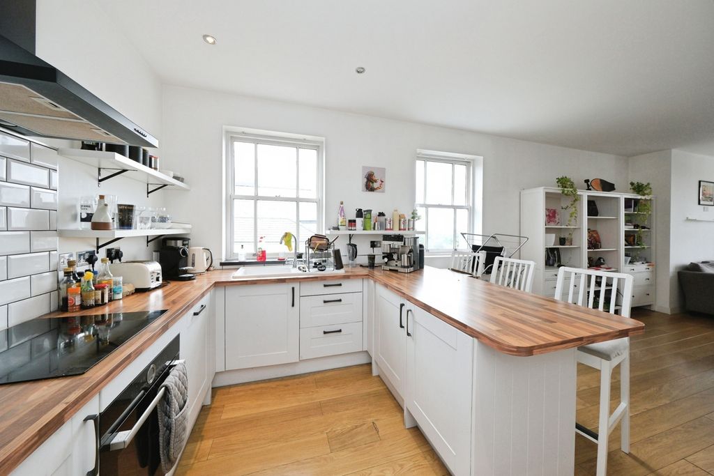 Property photo 3 of 14 Pbox-Img.Jpg