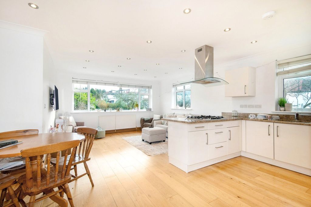 Property photo 1 of 9 Picture No. 10