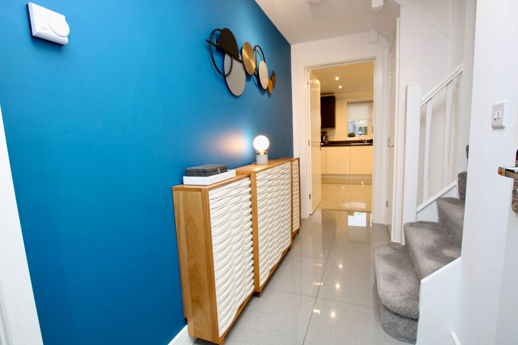 Property photo 3 of 24