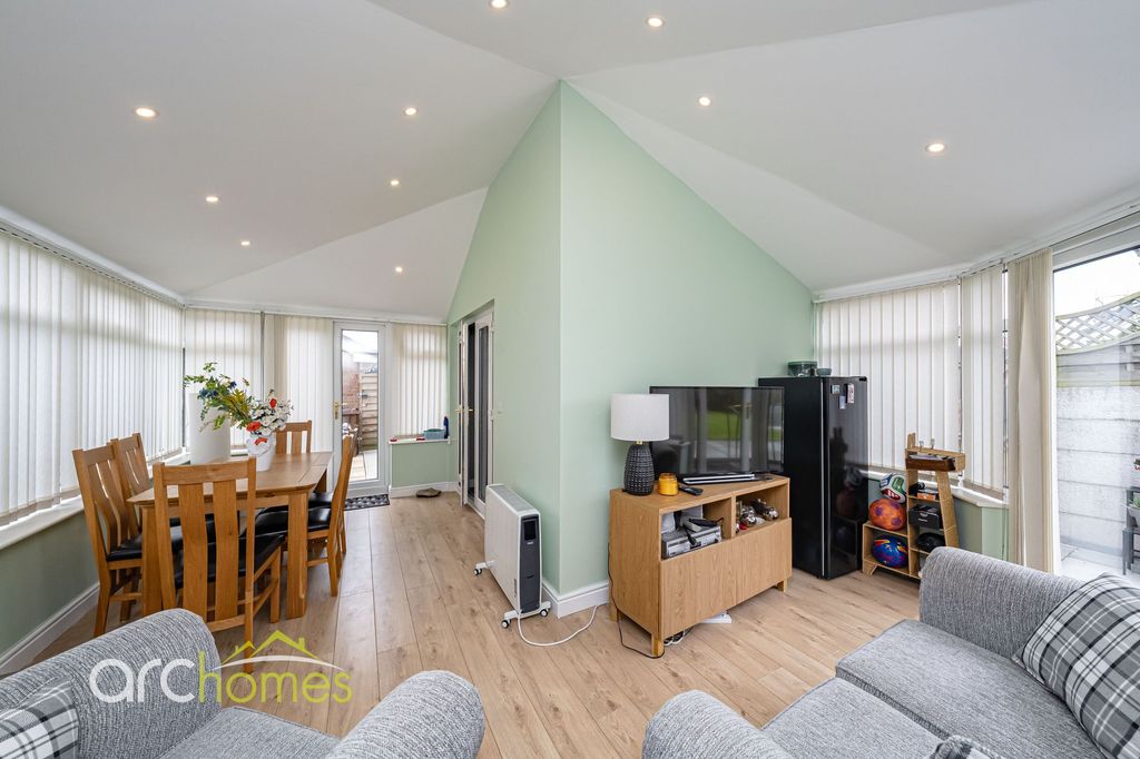 Property photo 3 of 36