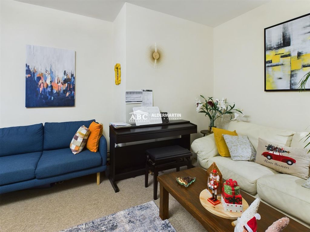 Property photo 2 of 12