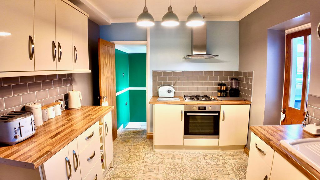 Property photo 3 of 27