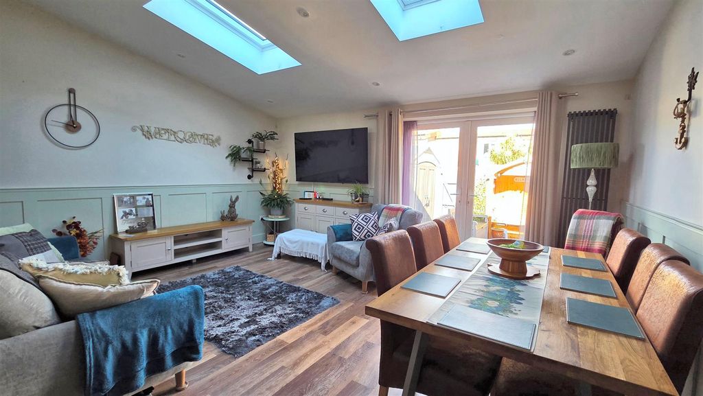 Property photo 2 of 12 Sitting/Dining Room