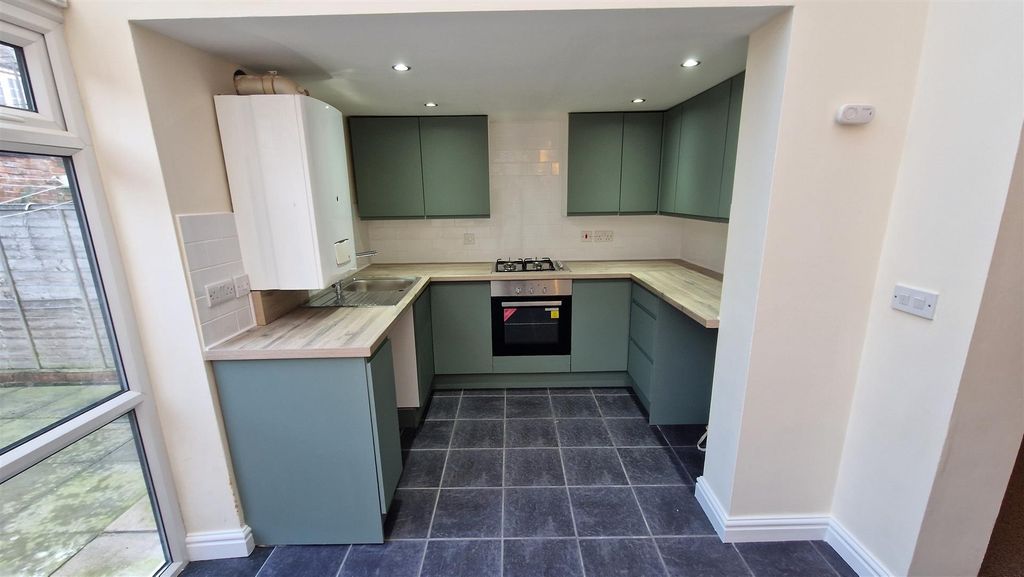 Property photo 3 of 12 Kitchen