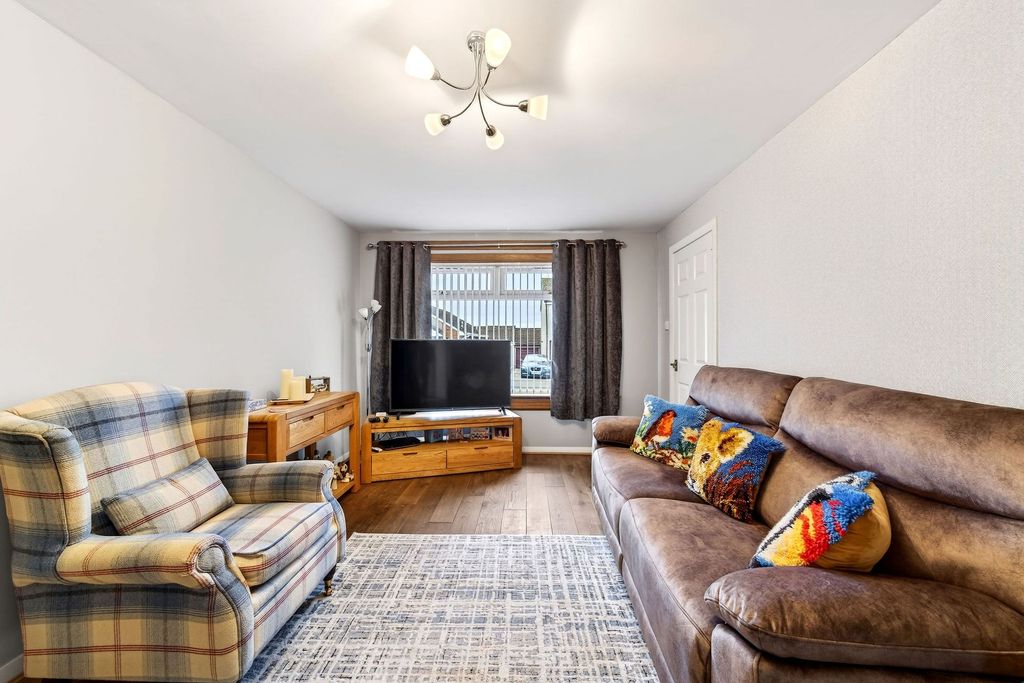 Property photo 3 of 30 Lounge