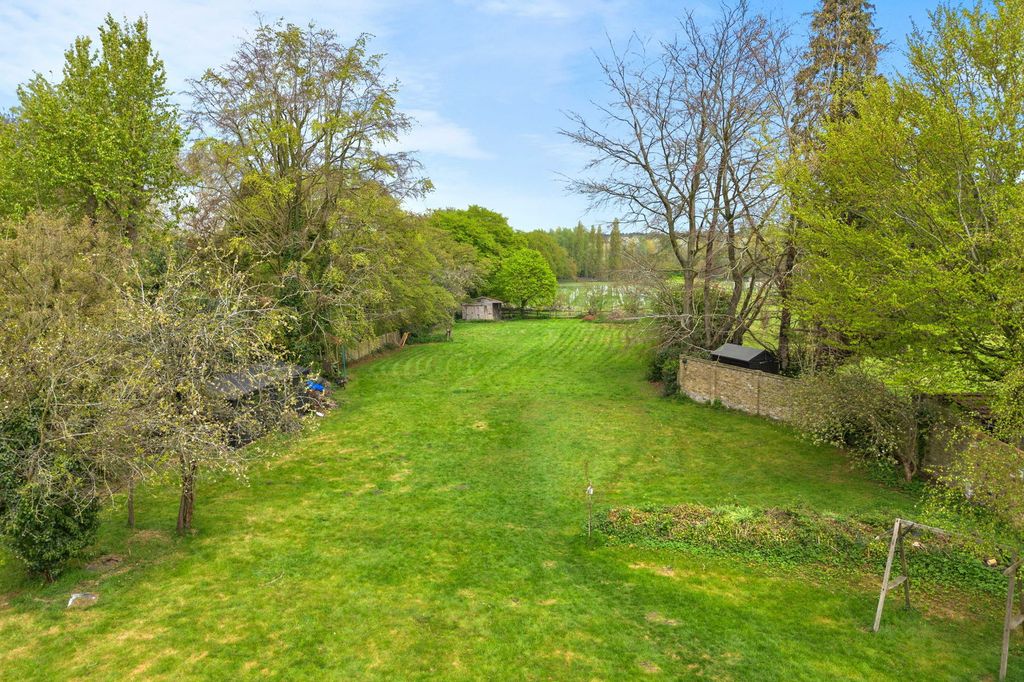 Property photo 3 of 34