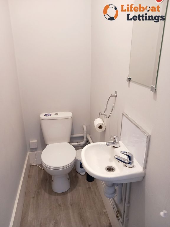 Property photo 3 of 8 Shared Cloakroom