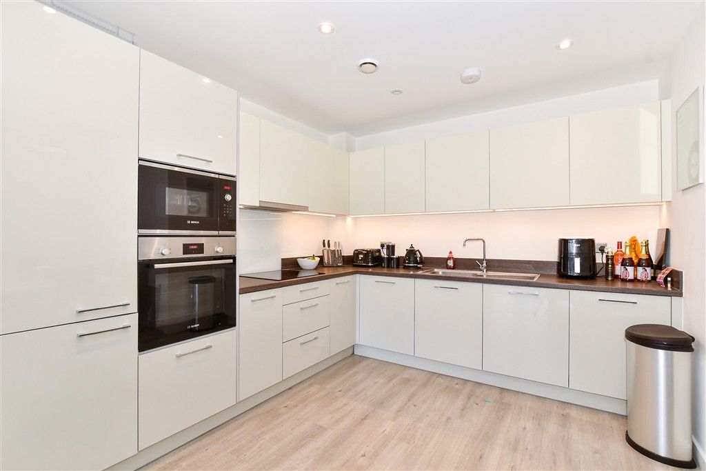 Property photo 1 of 11 Kitchen/Dining Area