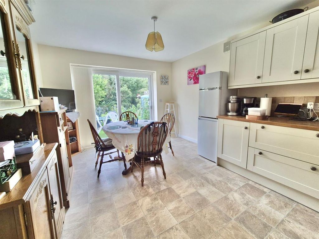 Property photo 3 of 21 Kitchen Diner