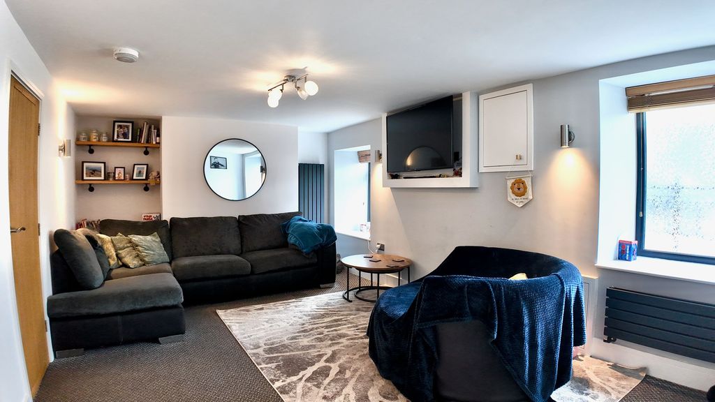 Property photo 3 of 21