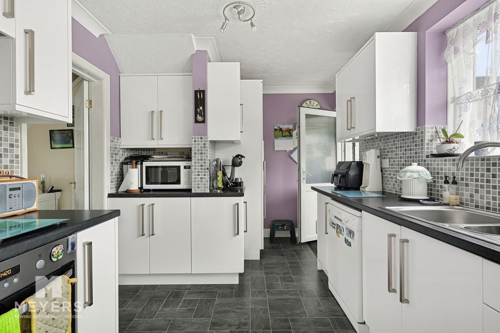 Property photo 3 of 31