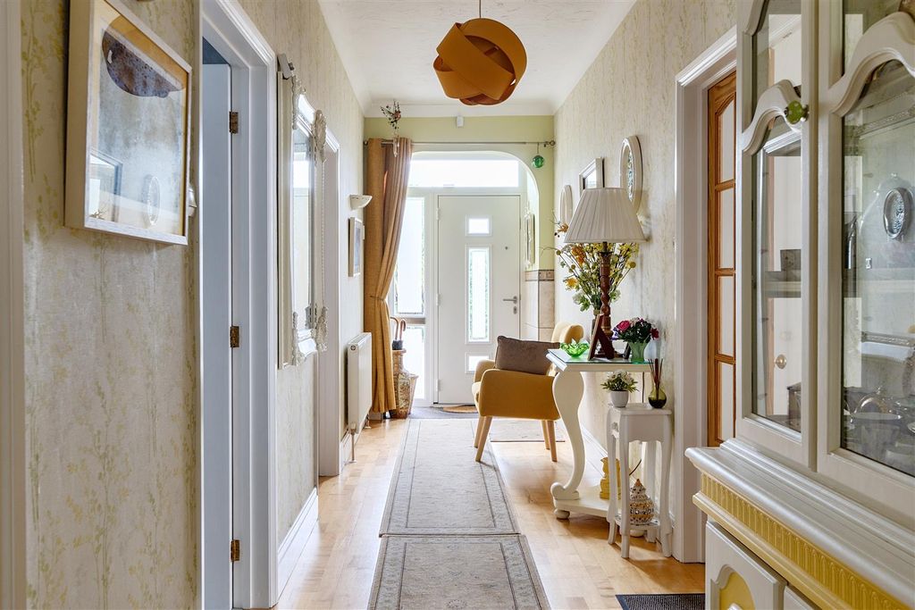 Property photo 2 of 18 1447869-12-69Df5B1393B66.Jpg