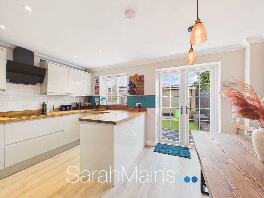 Property photo 3 of 12 Dining Kitchen