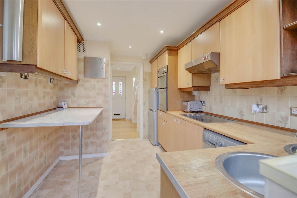 Property photo 3 of 18 81 Beauchamps Drive New-8.Jpg