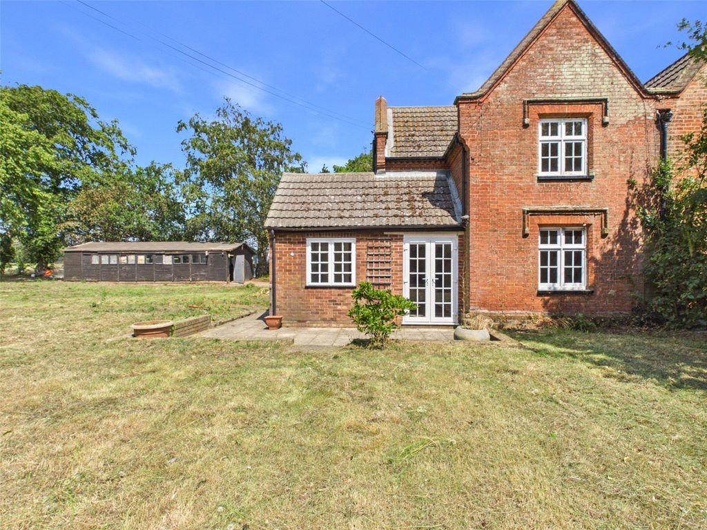 Property photo 2 of 28 Picture No. 27