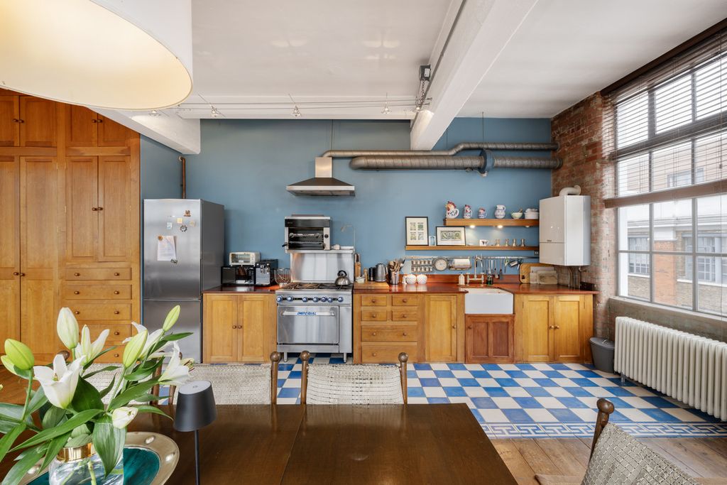 Property photo 2 of 13