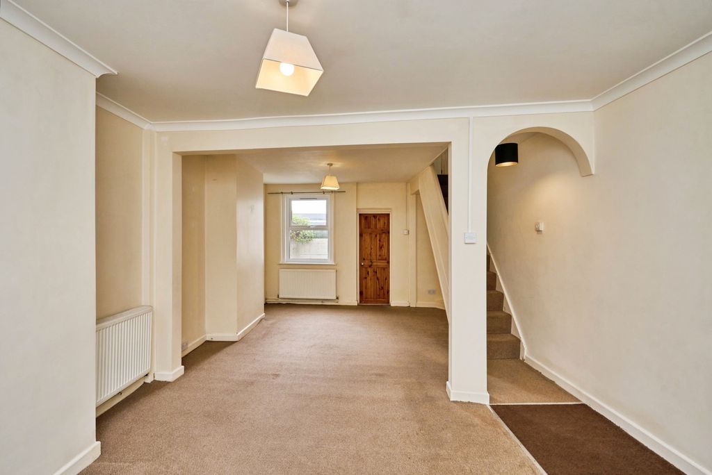 Property photo 1 of 14 Lounge