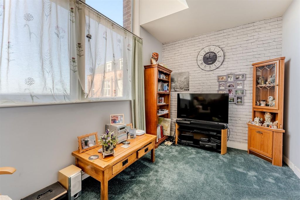 Property photo 2 of 20 Bedroom Two