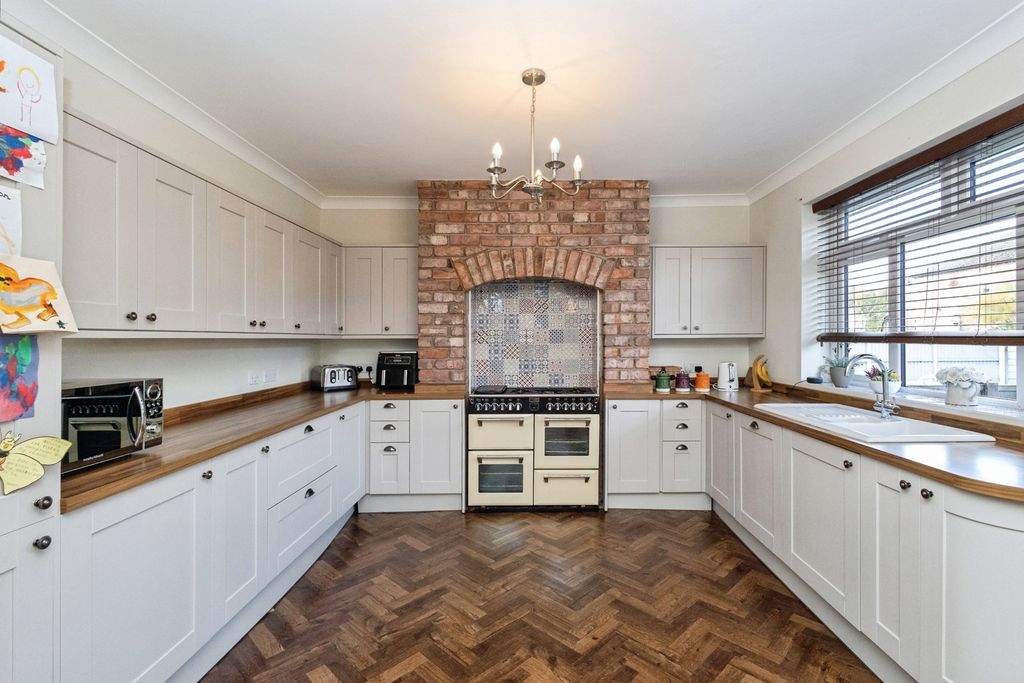 Property photo 3 of 22 Pbox-Img.Jpg