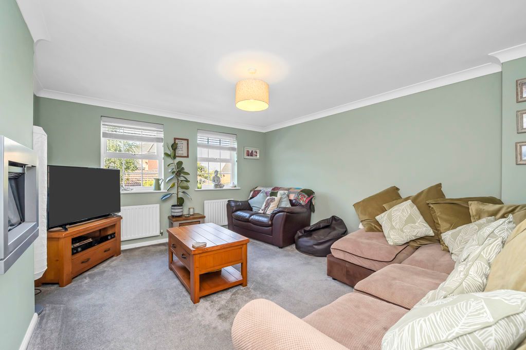 Property photo 3 of 16 Sitting Room