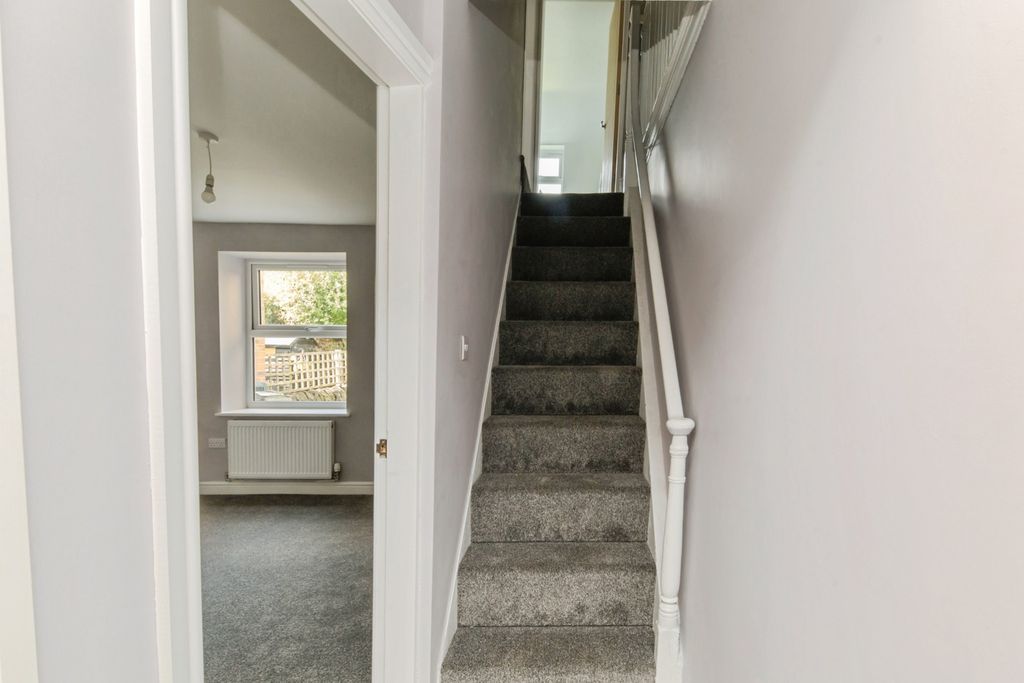 Property photo 2 of 17 Photo