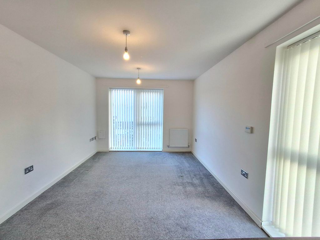 Property photo 1 of 9 Livingroom