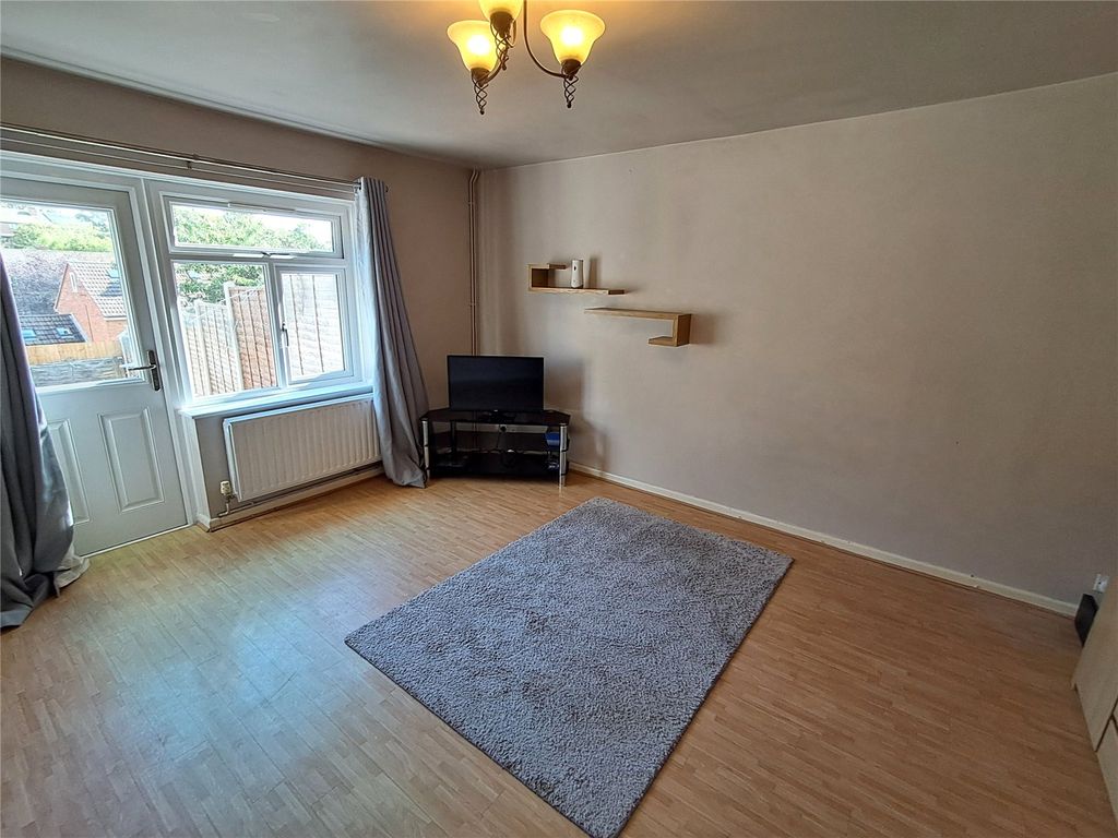 Property photo 2 of 16 Lounge