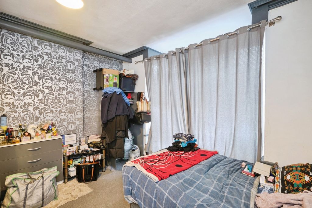 Property photo 2 of 17 Photo