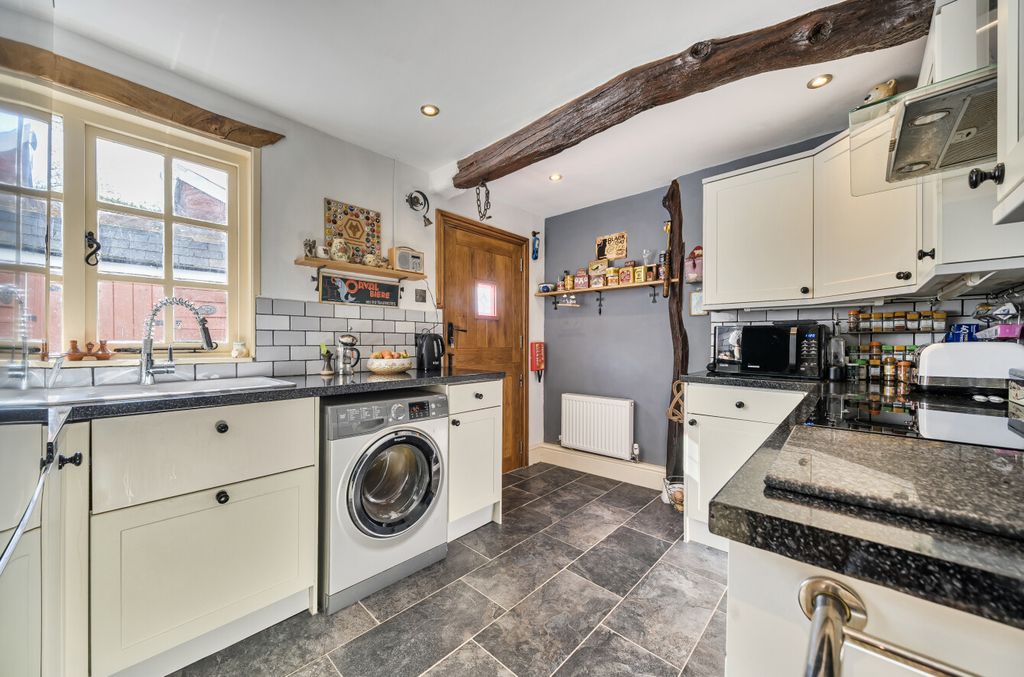 Property photo 2 of 11 Kitchen