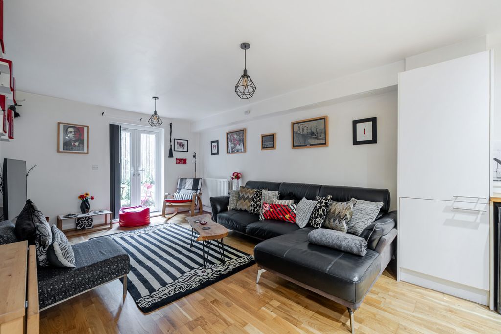 Property photo 2 of 17 1472388-15-6A26De...