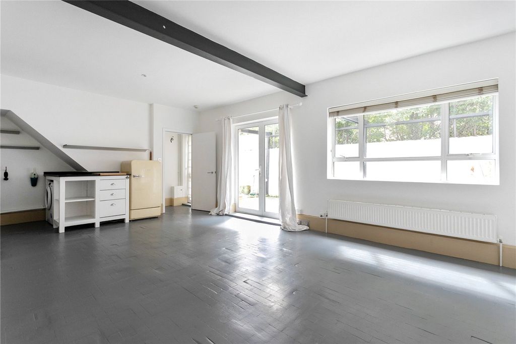 Property photo 2 of 12 Picture No. 32
