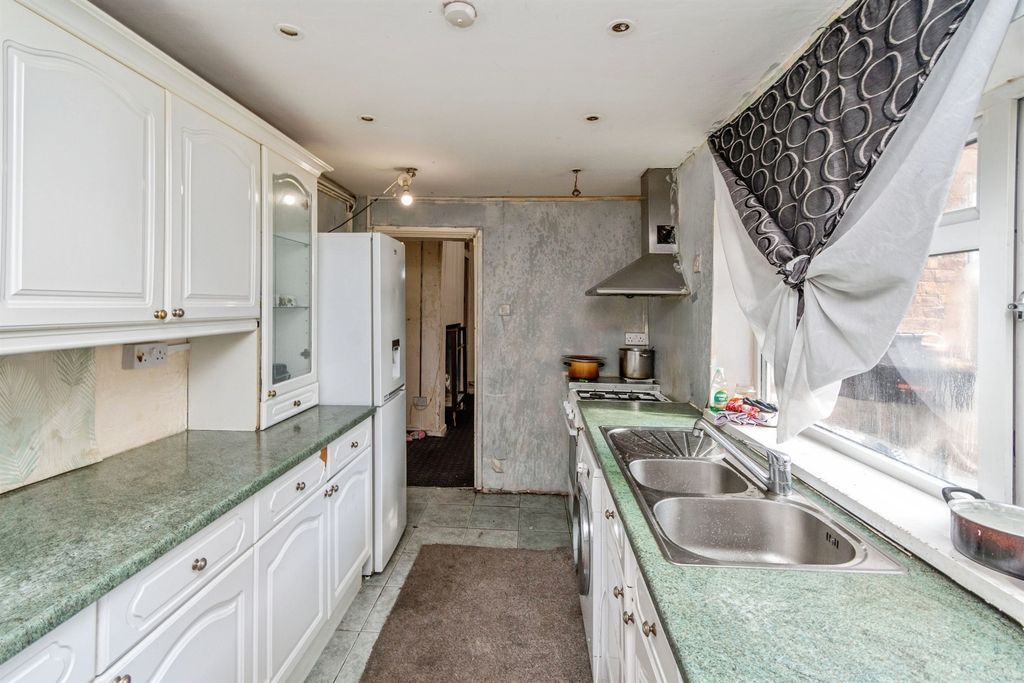 Property photo 2 of 12