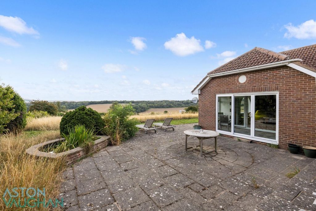 Property photo 2 of 34