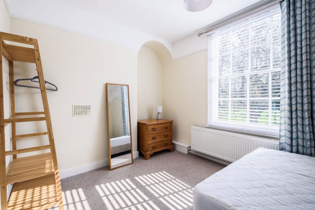 Property photo 2 of 39