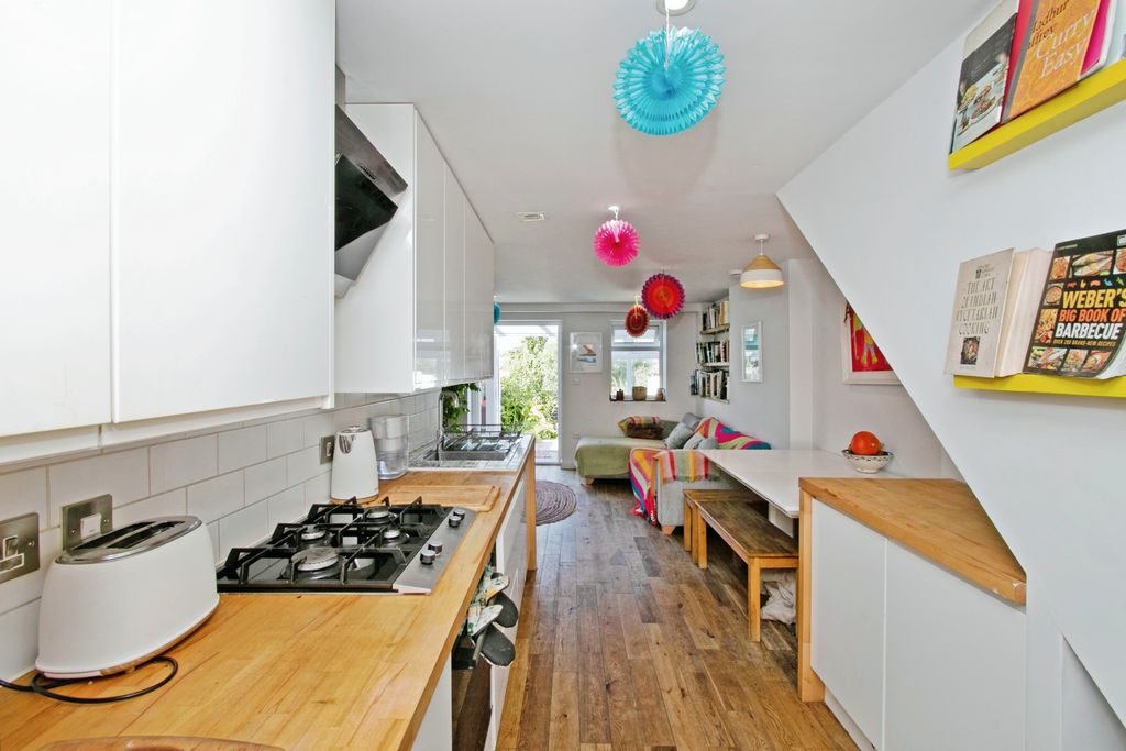 Property photo 3 of 28 Kitchen