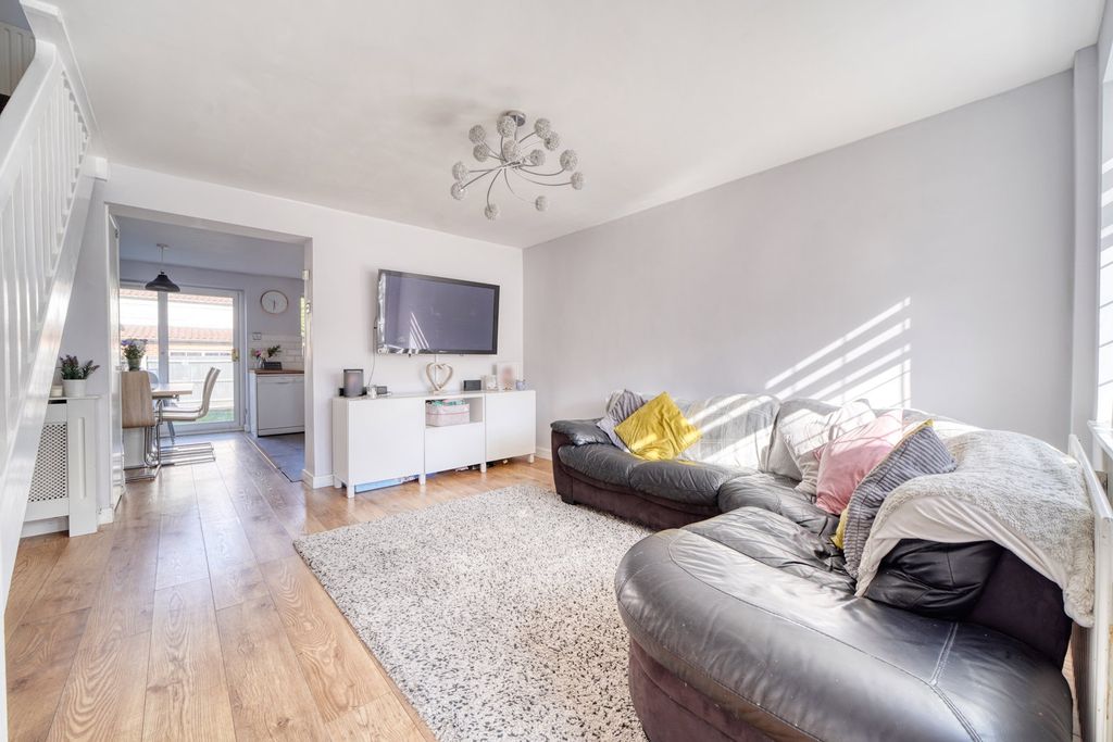 Property photo 3 of 11