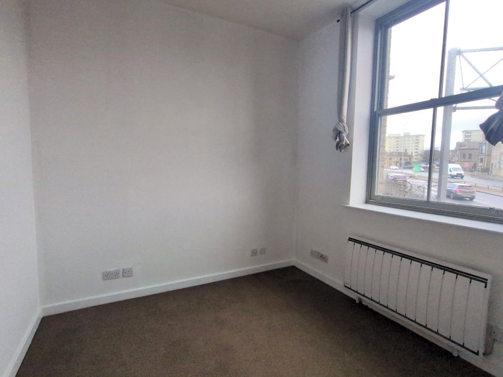 Property photo 2 of 6 Picture No. 14