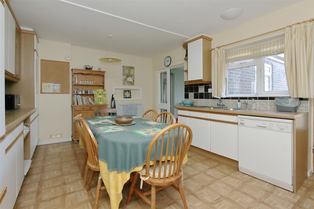 Property photo 3 of 20 Sunraker Ph26.Jpg