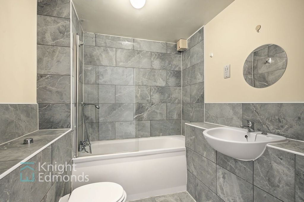 Property photo 3 of 7 Bathroom