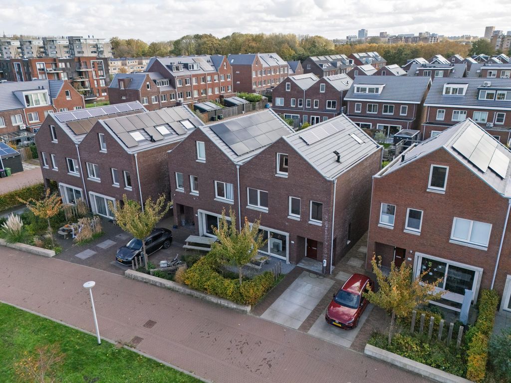 Property photo 2 of 51